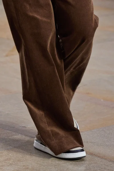 Look 50